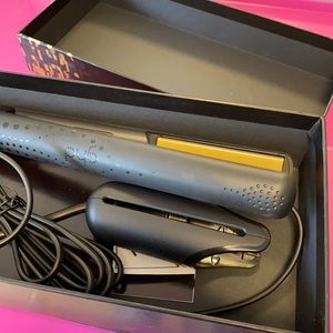 GHD 1 inch FLAT IRON. OPEN BOX